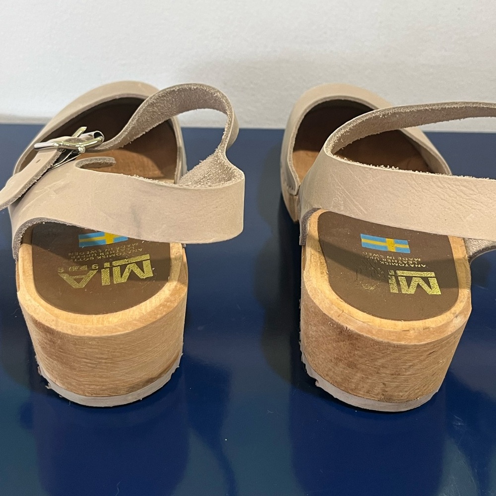 Mia Suede Slingback Clogs Sz 8 EU 38 Mary Janes Buckle Wood Platform Heels Beige - Picture 4 of 9